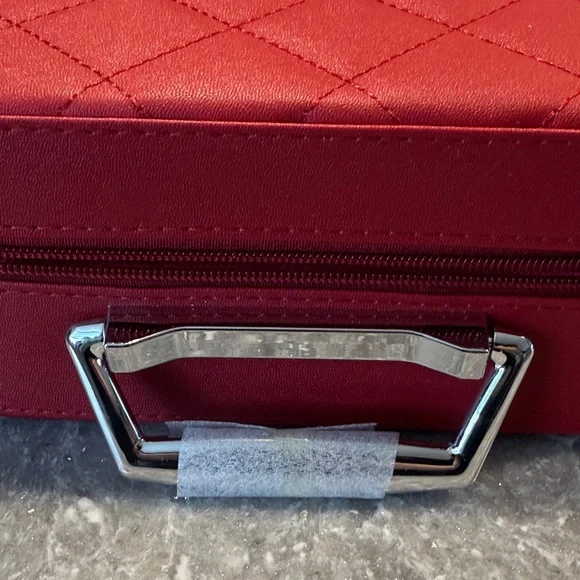Elegant Red Quilted Cosmetic Case - Picture 2 of 3